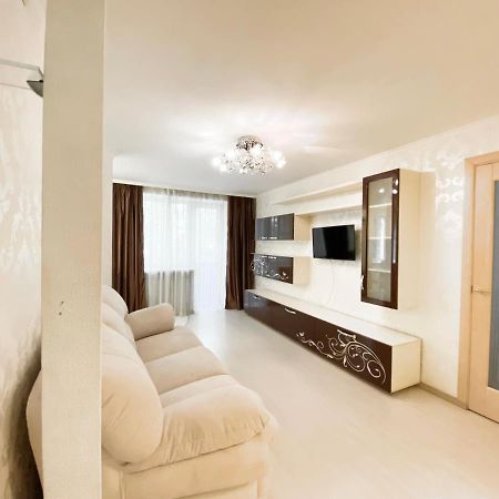 Beautiful 1-Bedroom Near Most City Center Dnipro Bagian luar foto