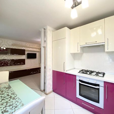 Beautiful 1-Bedroom Near Most City Center Dnipro Bagian luar foto