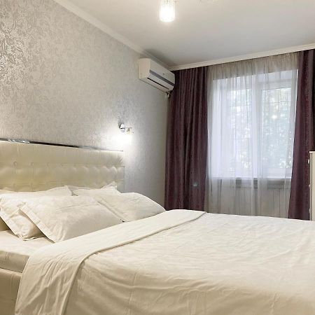 Beautiful 1-Bedroom Near Most City Center Dnipro Bagian luar foto