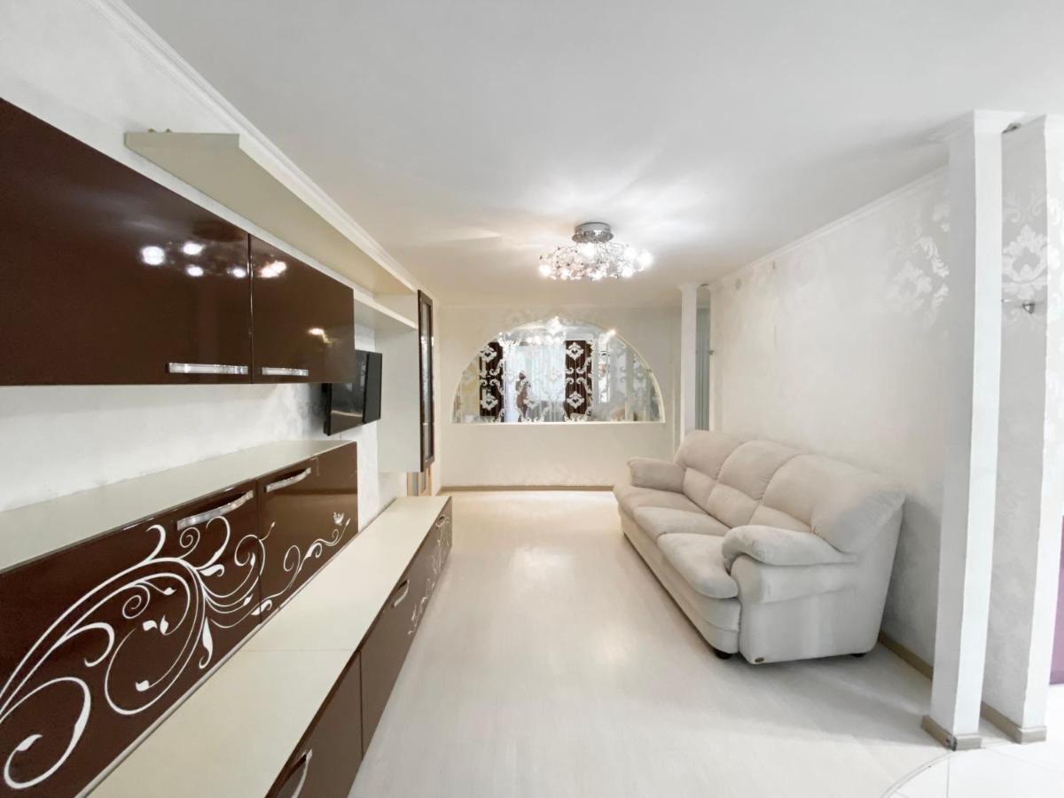 Beautiful 1-Bedroom Near Most City Center Dnipro Bagian luar foto