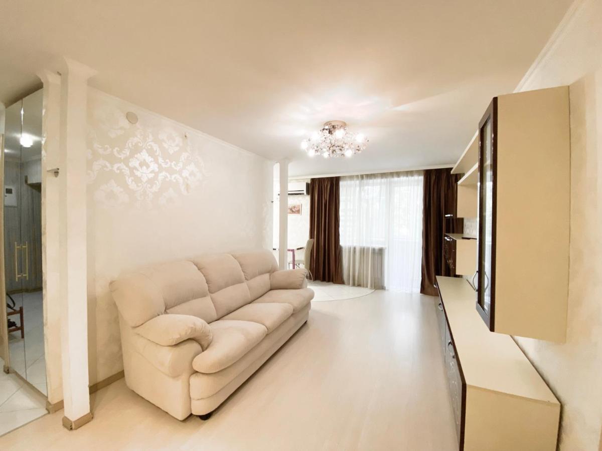 Beautiful 1-Bedroom Near Most City Center Dnipro Bagian luar foto