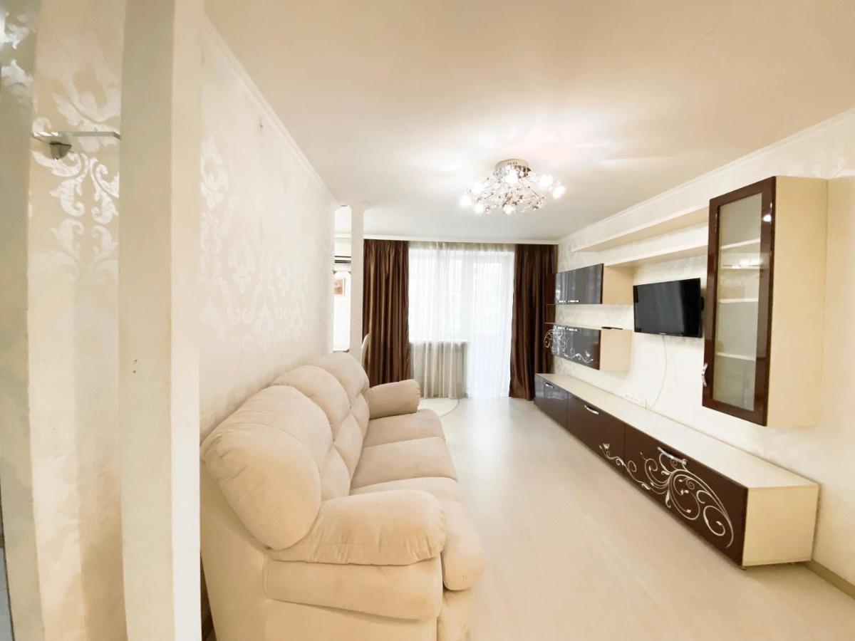 Beautiful 1-Bedroom Near Most City Center Dnipro Bagian luar foto