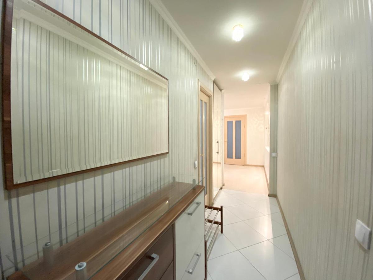 Beautiful 1-Bedroom Near Most City Center Dnipro Bagian luar foto