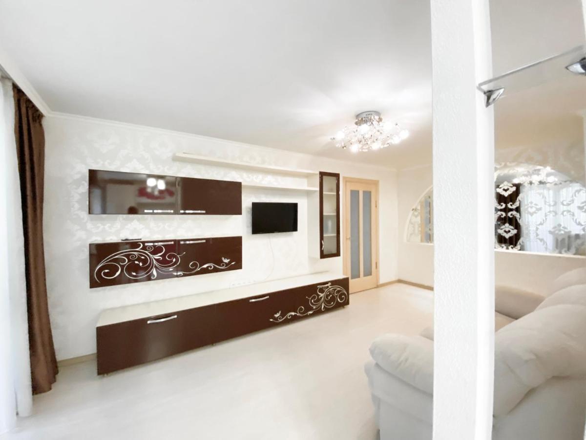 Beautiful 1-Bedroom Near Most City Center Dnipro Bagian luar foto