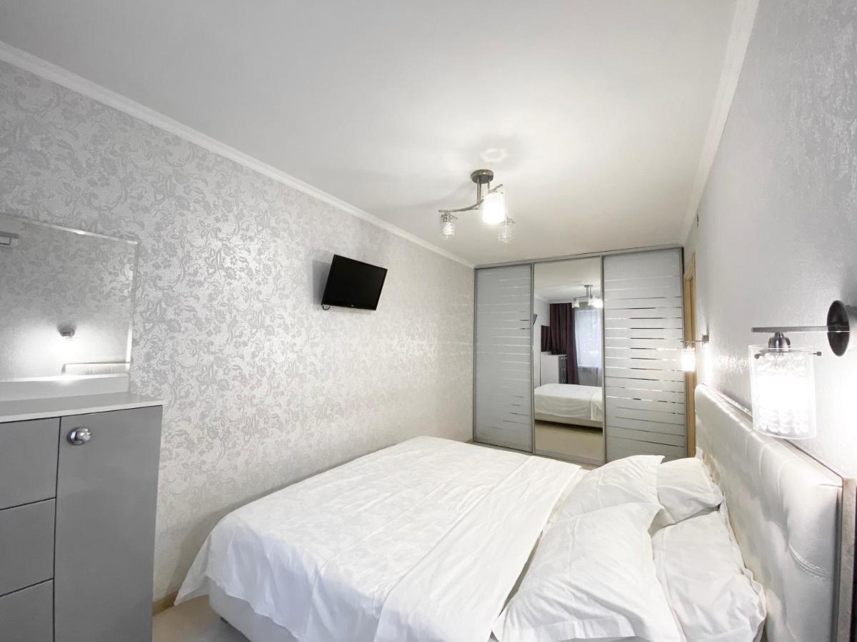 Beautiful 1-Bedroom Near Most City Center Dnipro Bagian luar foto